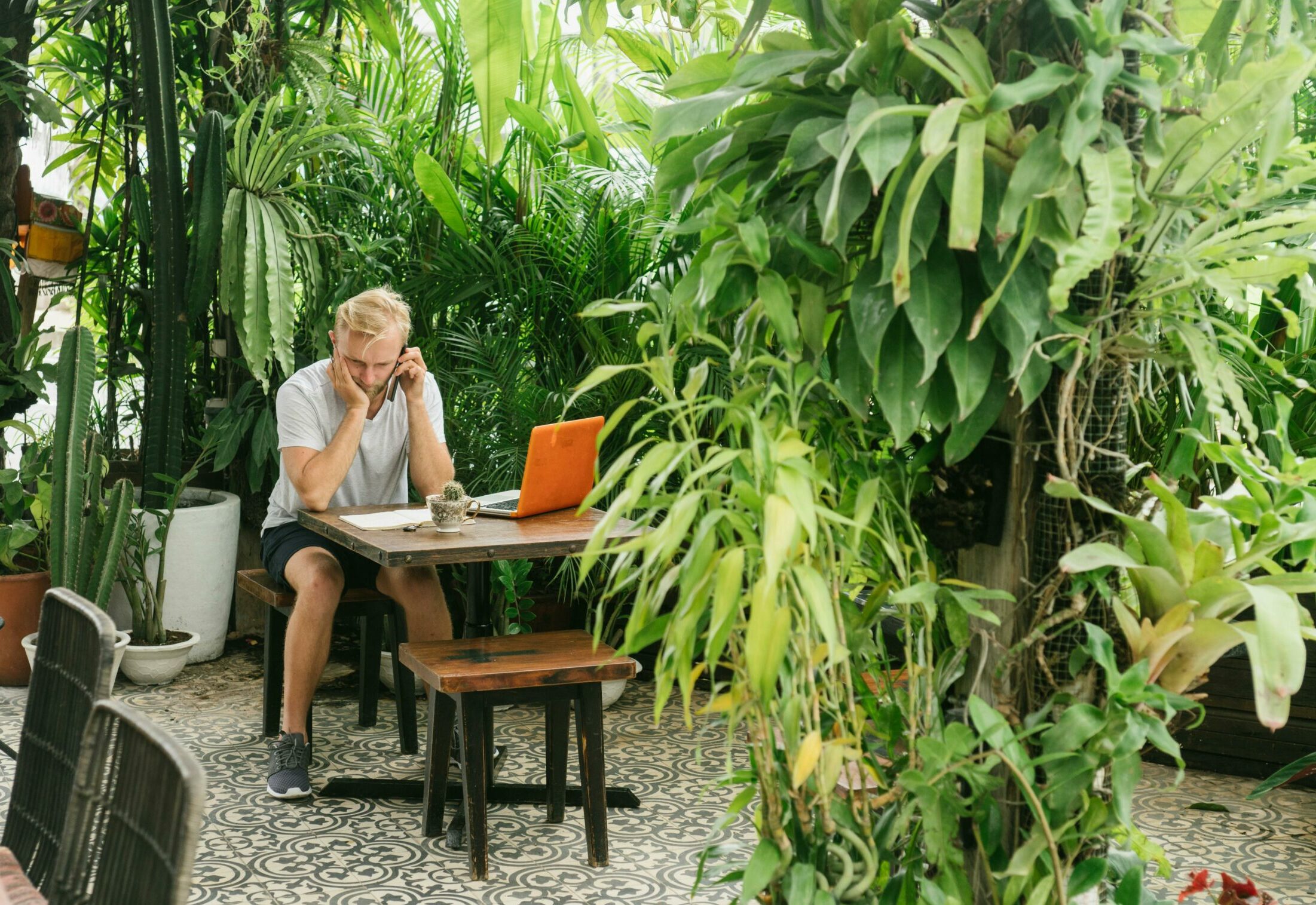 Espace vert en entreprise : aménagement pour le bien-être et la cohésion