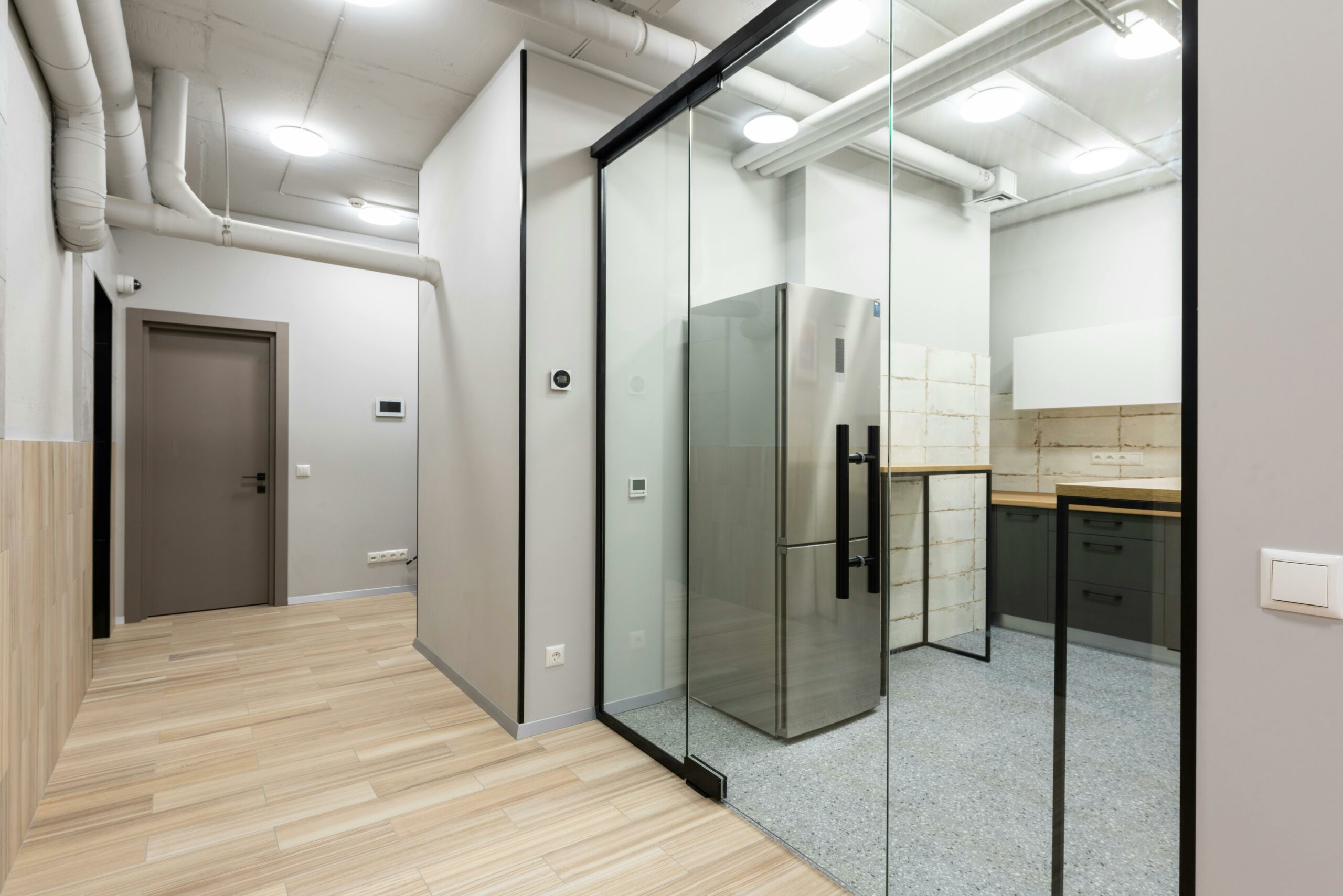 pexels-artbovich-7534209 Bureau entreprise recherche